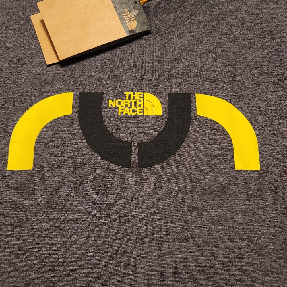 The North Face Men's T-shirt - Picture 5 of 7